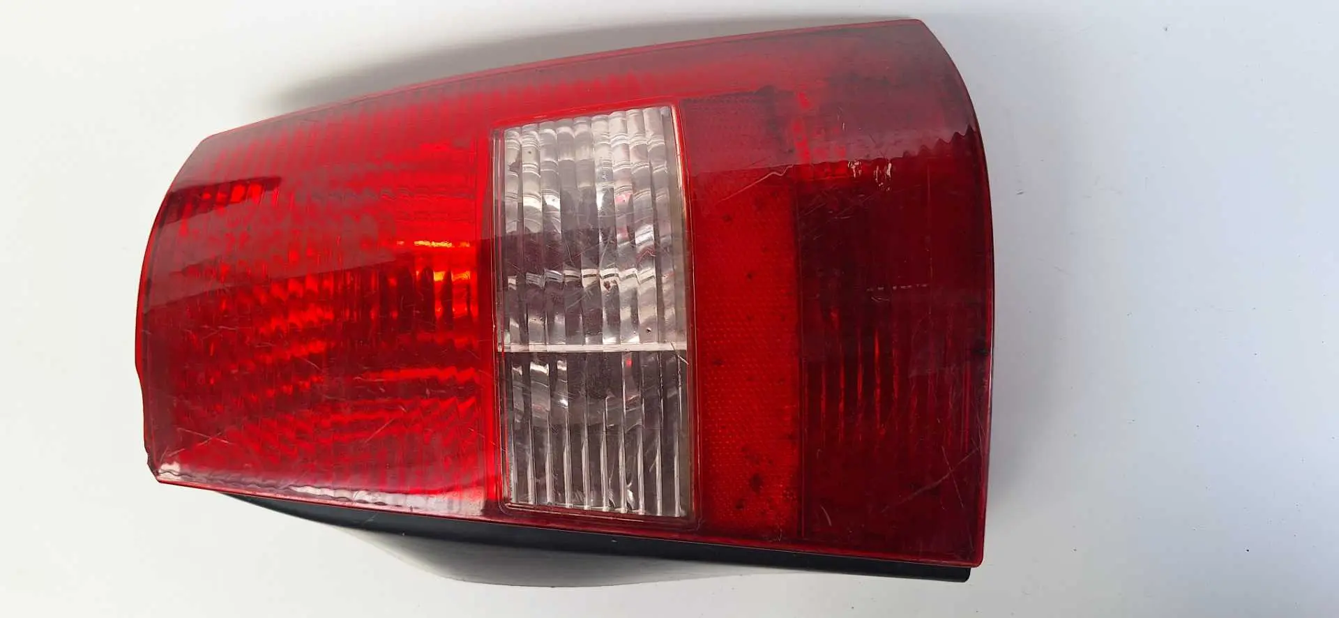 Lanterna arteb parati G3 lado direito 2000/03 COM DETALHE