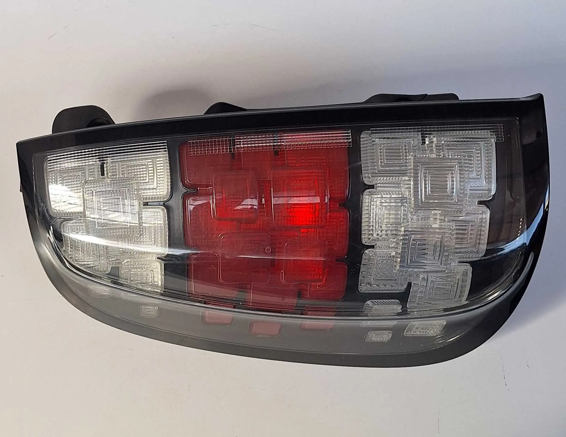 Lanterna Esquerda Fiat Uno 2016/20 COM DETALHE